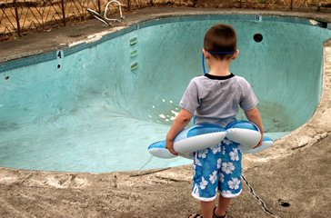 Empty swimming pool